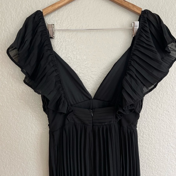 NWOT Ideal Occasion Black Pleated Flutter Sleeve Backless Maxi Dress - Picture 5 of 8